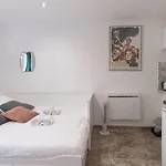 Simon *